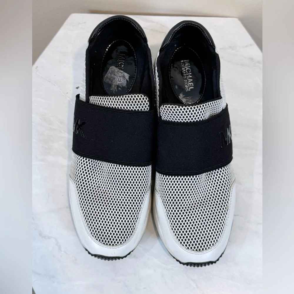 🔥Michael Kors  White and Black Women’s Sneakers Size 8.5 EUC🔥